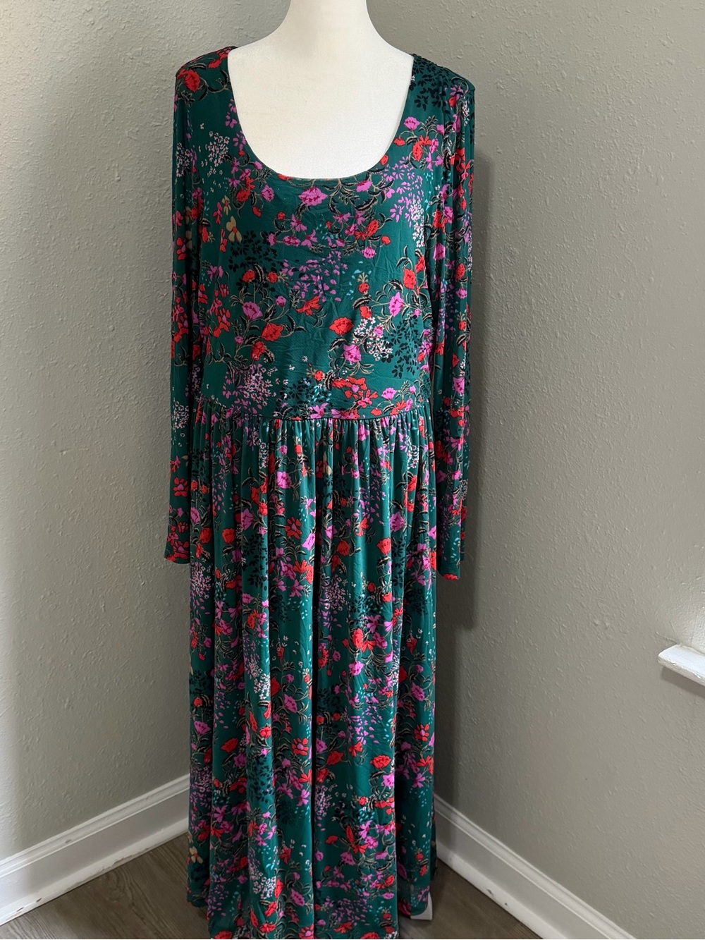 Emerald Floral Scoop-Neck Long-Sleeve Maxi Dress
